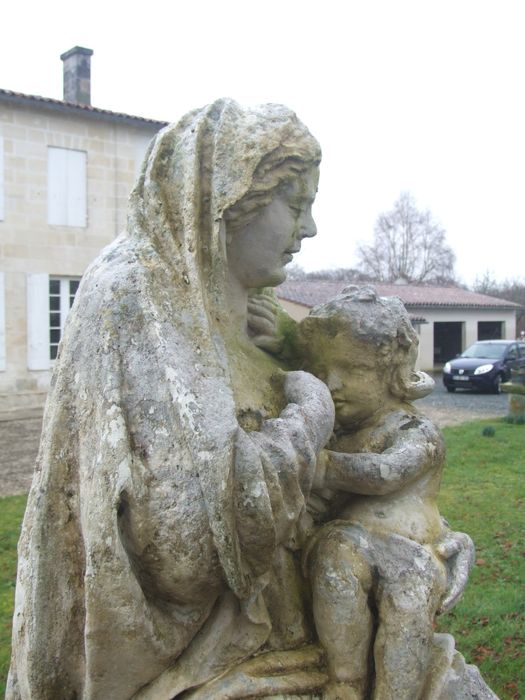 statue : Vierge à l'Enfant, vue partielle