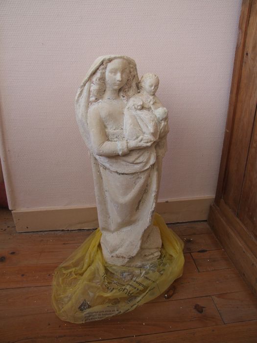 Statue : Vierge à l'Enfant