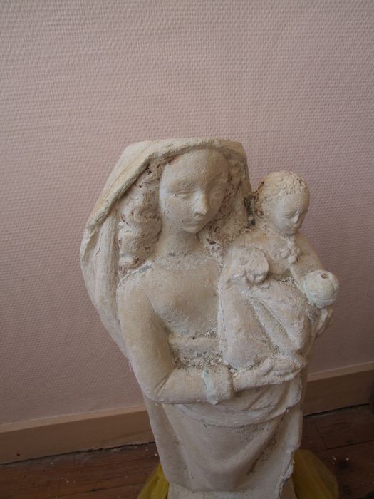 statue : Vierge à l'Enfant, vue partielle