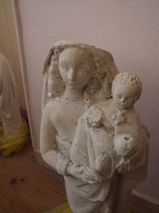 statue : Vierge à l'Enfant, vue partielle