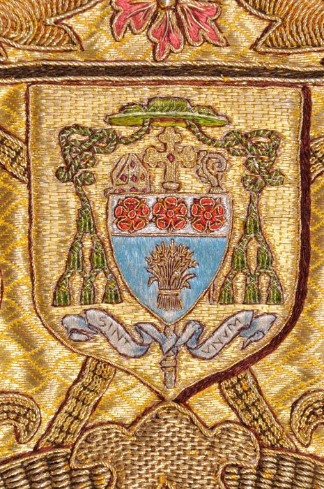 chasuble, détail armes de Mgr Eyssautier