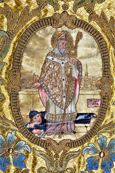chasuble, médaillon saint Norbert, face avant