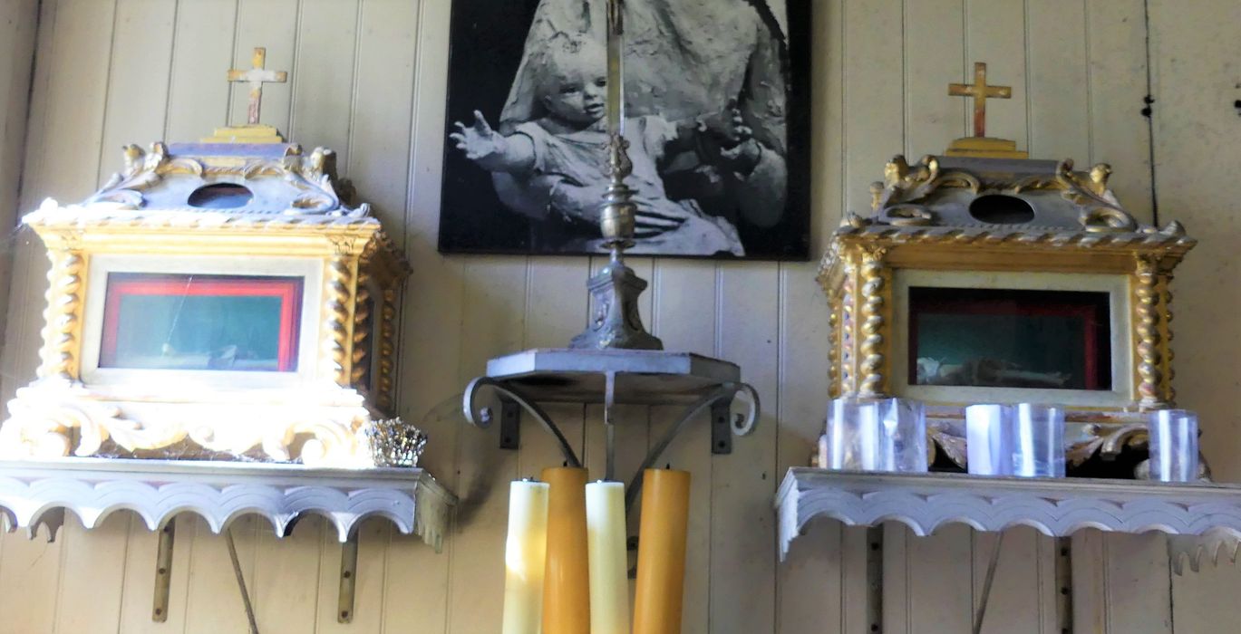 vue des deux reliquaires - © Ministère de la Culture (France), Conservation des antiquités et des objets d’art de Charente-Maritime – Tous droits réservés 