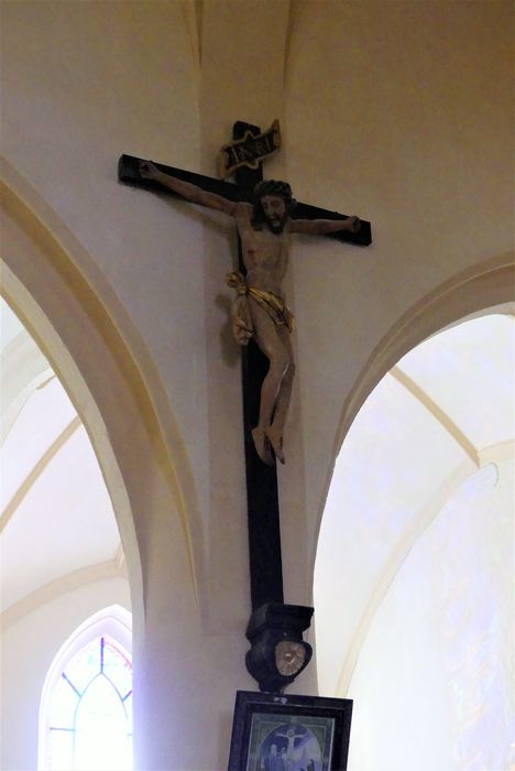 statue : Christ en croix