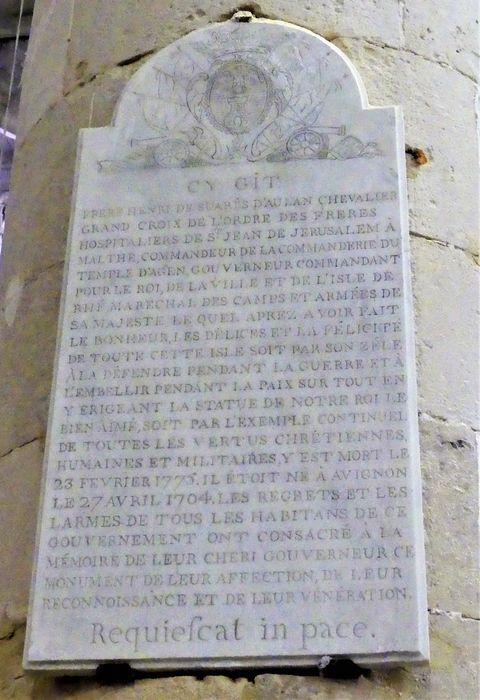 plaque funéraire, du frère Henri de Suares d'Aulan - © Ministère de la Culture (France), Conservation des antiquités et des objets d’art de Charente-Maritime – Tous droits réservés 