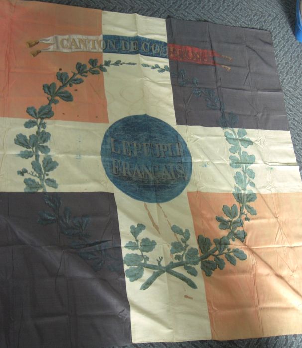 drapeau, face A : le Peuple français - © Ministère de la Culture (France), Conservation des antiquités et des objets d’art de Charente-Maritime – Tous droits réservés 