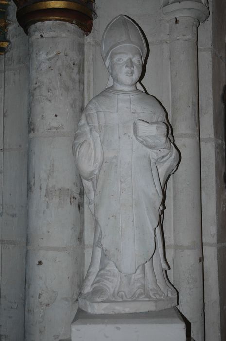 Statue de saint Évêque - © Ministère de la Culture (France), Conservation des antiquités et des objets d'art du Cher, tous droits réservés 