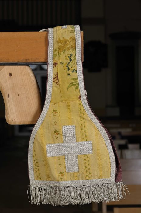 ornement liturgique : Manipule - © Ministère de la Culture (France), Conservation des antiquités et des objets d'art du Cher – Tous droits réservés 