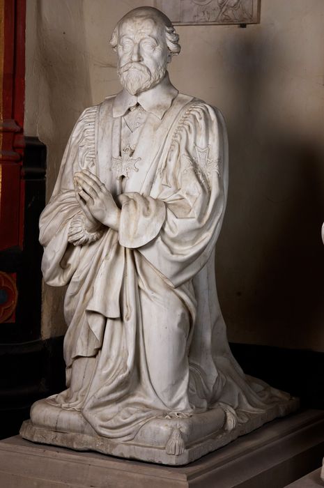 statue (priant) : Guillaume de l'Aubespine baron de Châteauneuf (de)