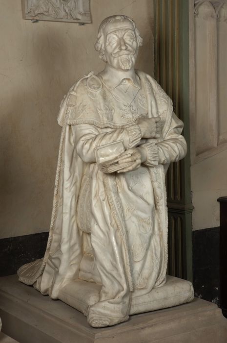 statue (priant) : Charles de l'Aubespine marquis de Châteauneuf (de)