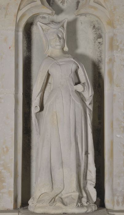 Statue : Sainte debout (protégée comme sainte debout décapitée)