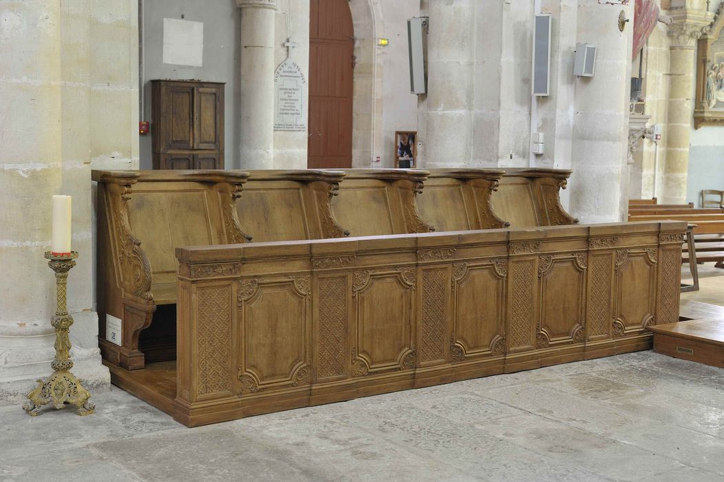 stalles de l'ancienne abbaye de Lorroy, vue partielle - © Ministère de la Culture (France), Conservation des antiquités et des objets d'art du Cher, tous droits réservés 