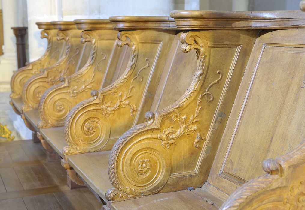 stalles de l'ancienne abbaye de Lorroy, vue partielle - © Ministère de la Culture (France), Conservation des antiquités et des objets d'art du Cher, tous droits réservés 