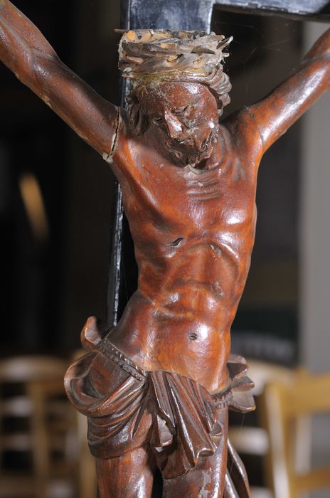 Statue : Christ en croix n° 1, vue partielle
