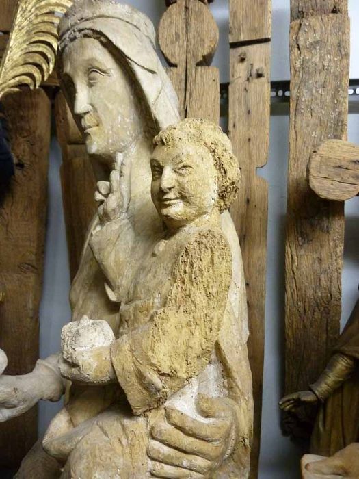 statue : Vierge à l'Enfant assise, dite Notre-Dame d'Orsan, vue partielle