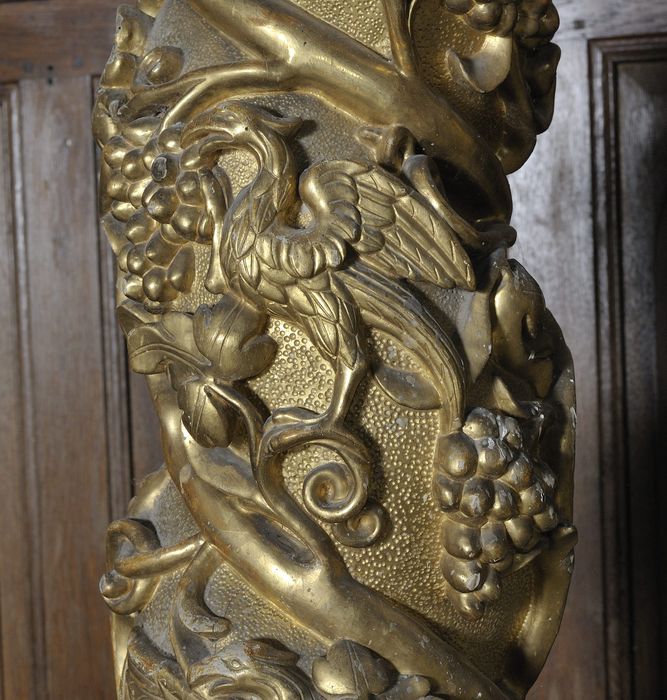 colonne salomonique n°1, détail - © Ministère de la Culture (France), Conservation des antiquités et des objets d’art du Cher – Tous droits réservés 