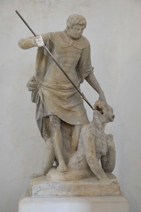 statue : Saint Michel terrassant le dragon