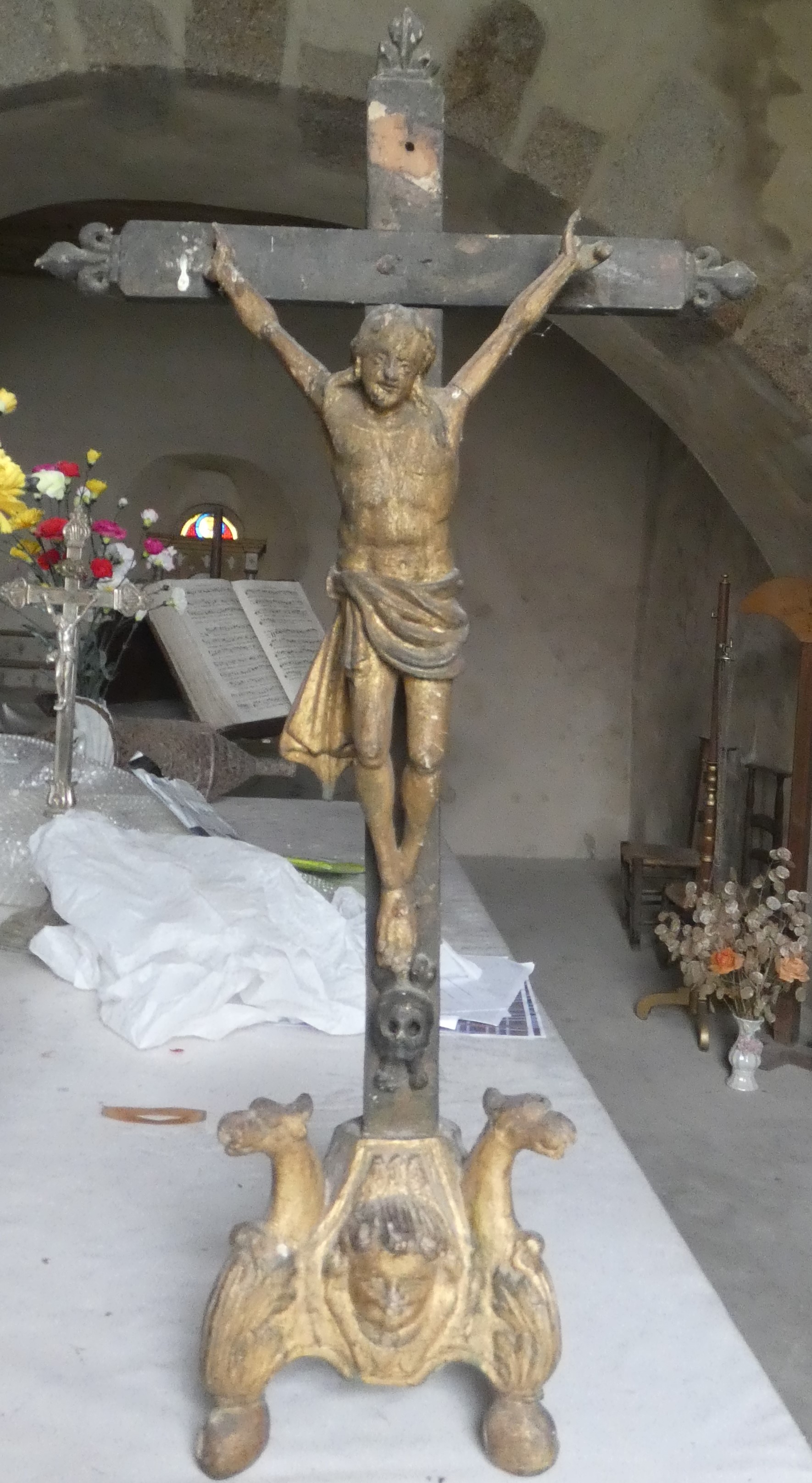croix d’autel, vue générale de face - © Ministère de la Culture (France), Conservation des antiquités et objets d'art de Corrèze, tous droits réservés