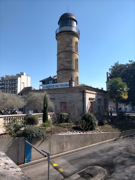 vue partielle du bâtiment depuis le Sud-Ouest