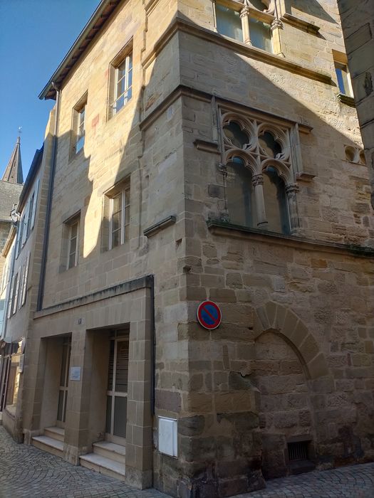 façades à l’angle des rues de la Petite Place et Louis de Nussac
