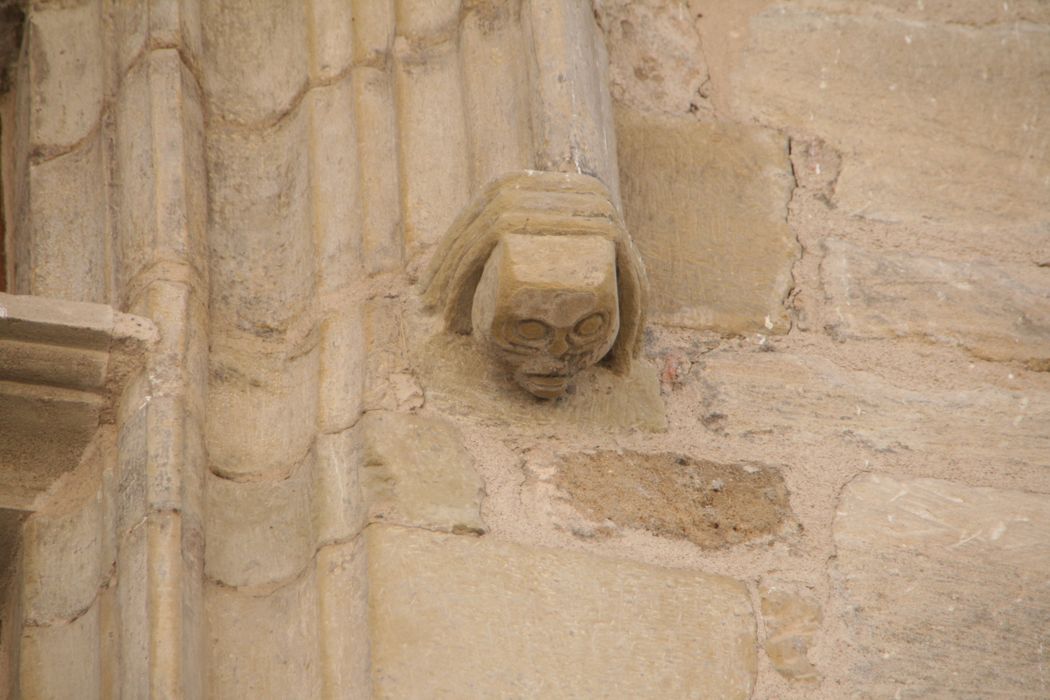 façade sur rue, fenêtre à meneaux, détail