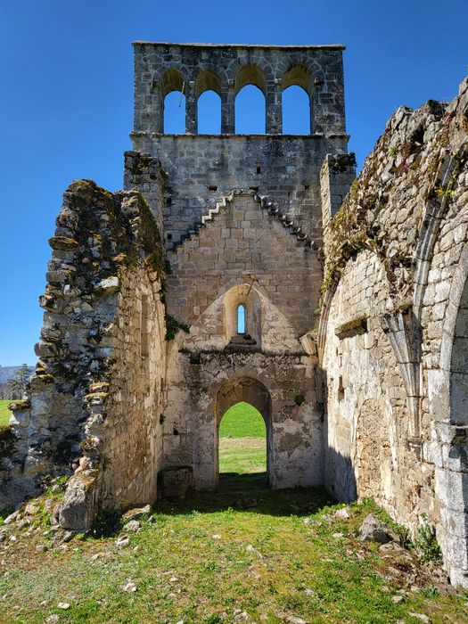 vue partielle des vestiges, nef