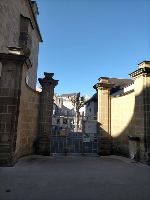 second portail d’accès sur rue