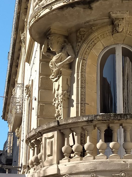 façade nord-est sur rue, détail
