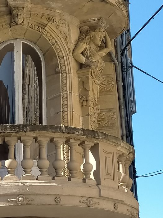 façade nord-est sur rue, détail