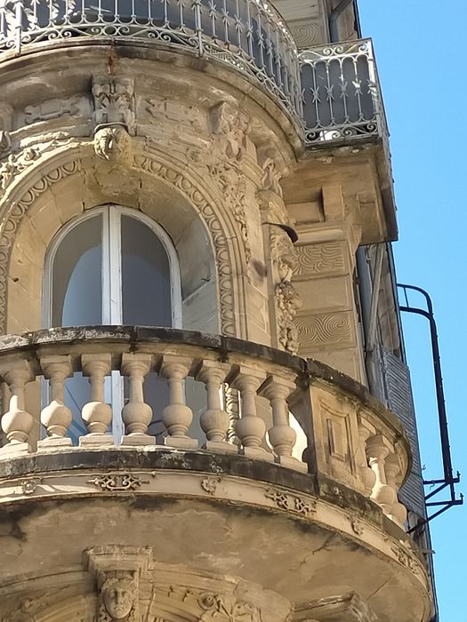façade nord-est sur rue, détail