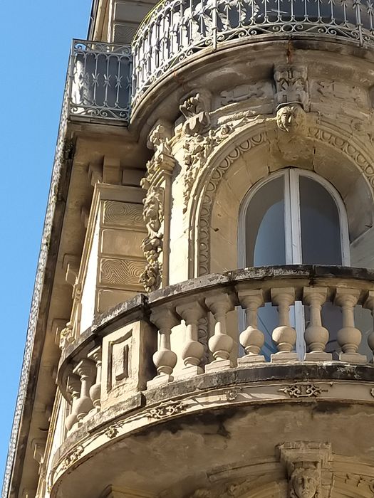 façade nord-est sur rue, détail
