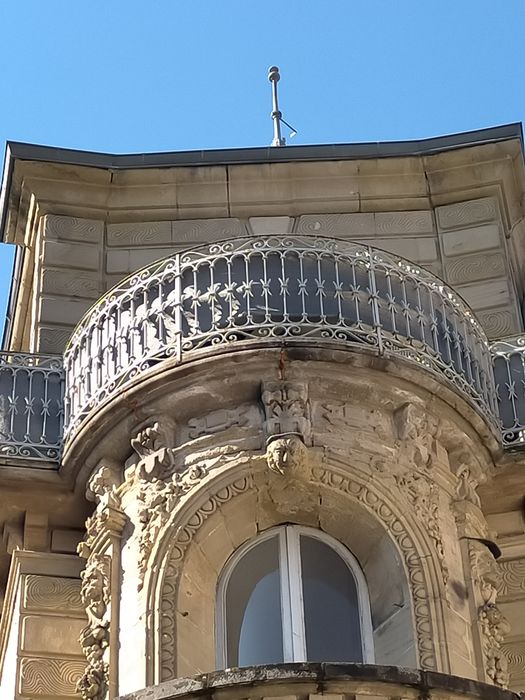 façade nord-est sur rue, détail