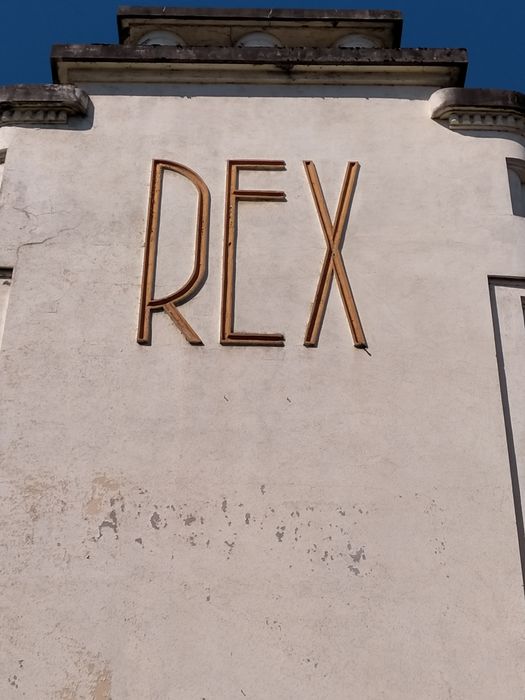 façade antérieure, détail de l’enseigne