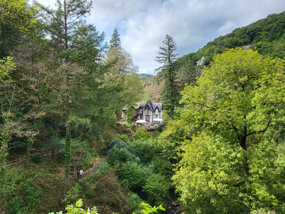 vue générale du logis dans son environnement