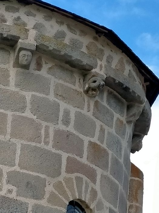 chevet, détail des modillons