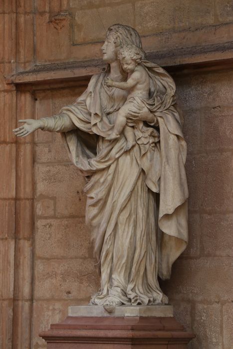 statue : Vierge à l'Enfant - © Ministère de la Culture (France), Conservation des antiquités et des objets d’art de la Côte-d'Or, tous droits réservés