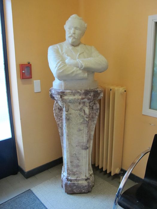 buste et son socle : Alfred Debussy, vue rapprochée du buste - © Ministère de la Culture (France), Conservation des antiquités et des objets d’art de la Côte-d'Or, tous droits réservés