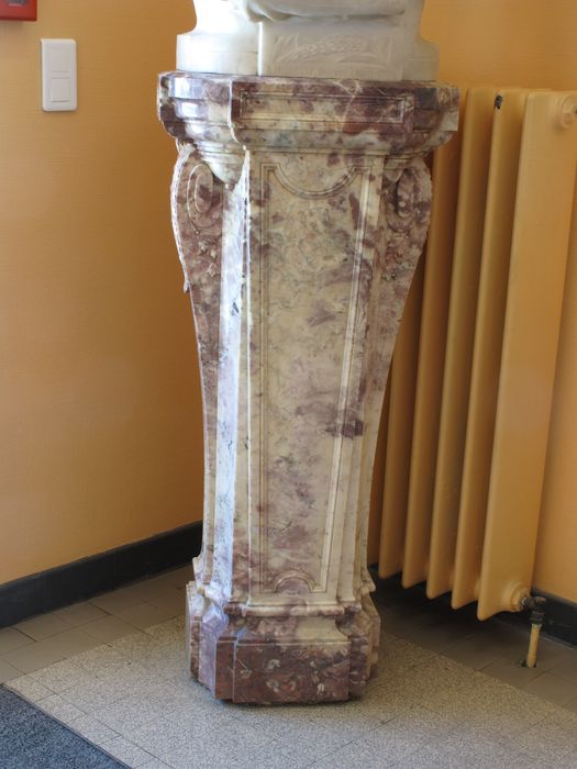 socle du buste d'Alfred Debussy - © Ministère de la Culture (France), Conservation des antiquités et des objets d’art de la Côte-d'Or, tous droits réservés