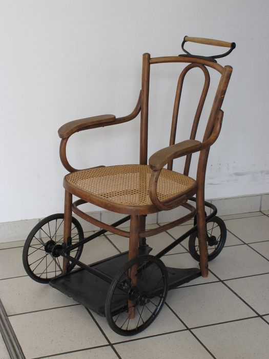fauteuil roulant - © Ministère de la Culture (France), Conservation des antiquités et des objets d’art de la Côte-d'Or, tous droits réservés