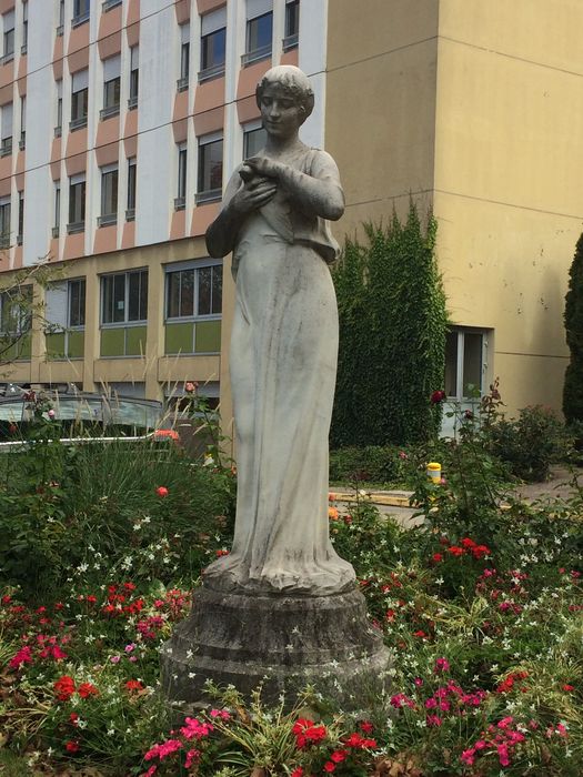 statue : La Bonté - © Ministère de la Culture (France), Conservation des antiquités et des objets d’art de la Côte-d'Or - Tous droits réservés