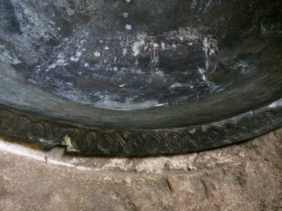 fonts baptismaux, détail de la cuve