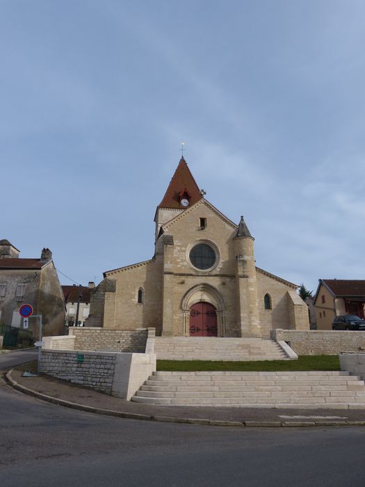 Eglise Saint-Seine : Façade occidentale, vue générale