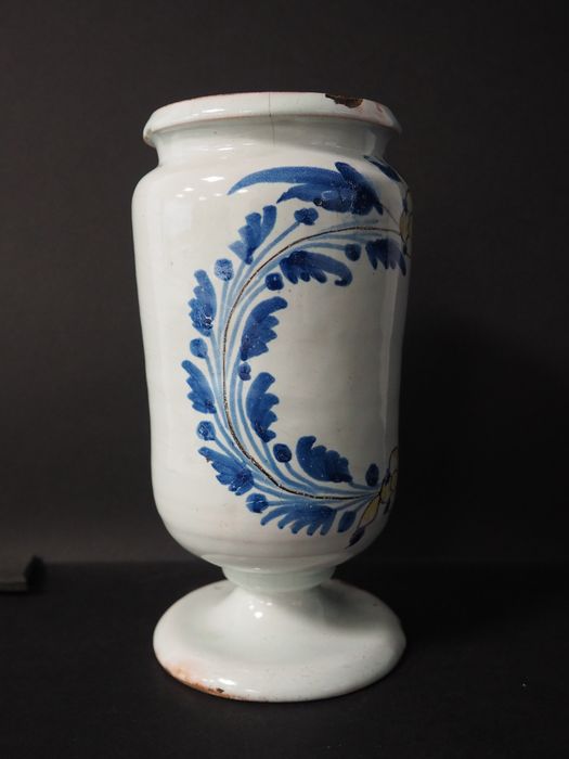 pot à pharmacie (pot-canon) n°2 - © Ministère de la Culture (France), Conservation des antiquités et des objets d’art de la Côte-d’Or – Tous droits réservés 