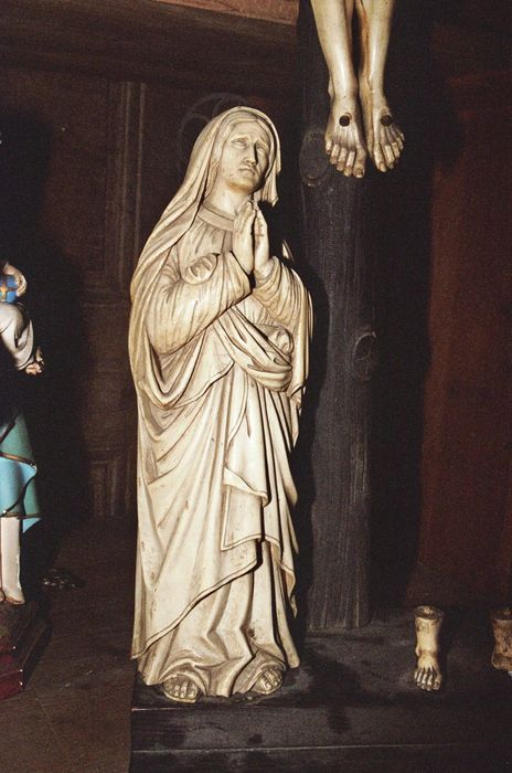 statue (statuette) : Vierge d'un calvaire