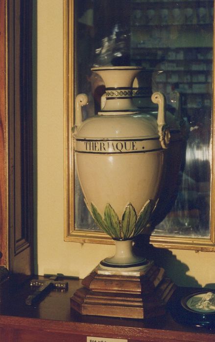 pot à pharmacie - © Ministère de la Culture (France), Conservation des antiquités et des objets d’art de la Côte-d’Or – Tous droits réservés