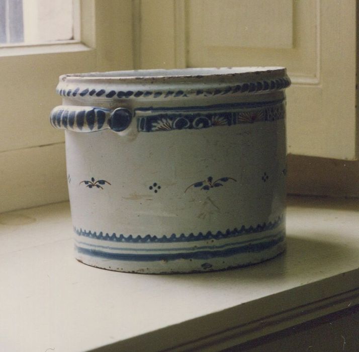 rafraîchissoir à bouteille - © Ministère de la Culture (France), Conservation des antiquités et des objets d’art de la Côte-d’Or – Tous droits réservés