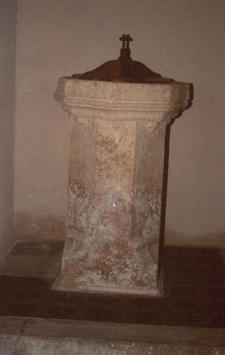 fonts baptismaux (cuve baptismale) - © Ministère de la Culture (France), Conservation des antiquités et des objets d’art de la Côte-d’Or – Tous droits réservés 
