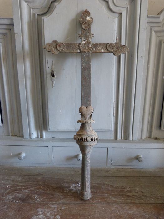 crucifix de procession, revers - © Ministère de la Culture (France), Conservation des antiquités et des objets d’art de la Côte-d’Or – Tous droits réservés 