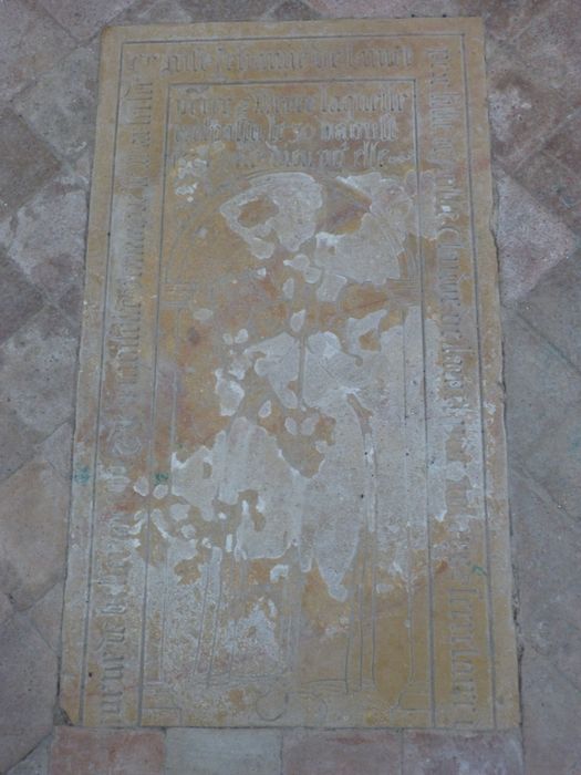 dalle funéraire de Jeanne de Saint-Pierre