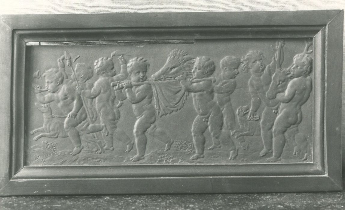 bas-relief : putti revenant de la chasse - © Ministère de la Culture (France), Conservation des antiquités et des objets d’art de la Côte-d’Or – Tous droits réservés